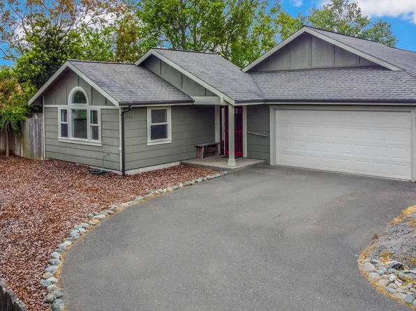 1761 Chanterelle Dr, McKinleyville, CA 95519
