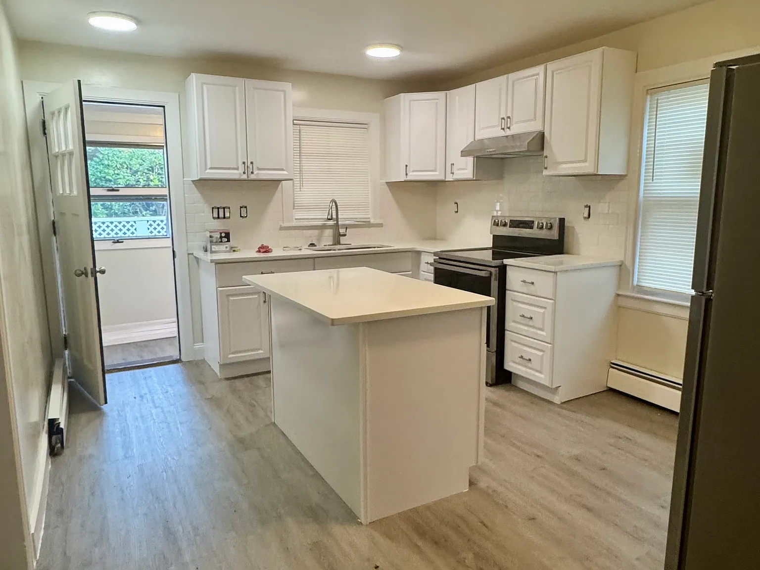 4 bed, 1987 sqft, $3,100 — Photo 4