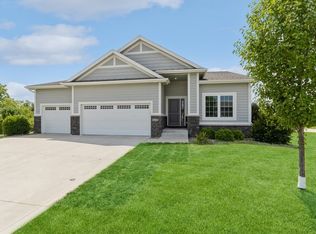 9136 Jamison Dr, West Des Moines, IA 50266