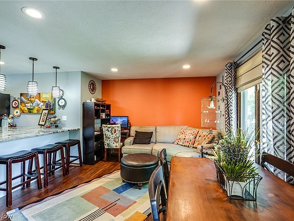 5th image of 5269 Woodview Ave
