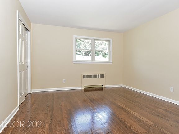 5th image of 255 Norman Dr