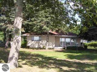 921 Maple Ave, East Tawas, MI 48730