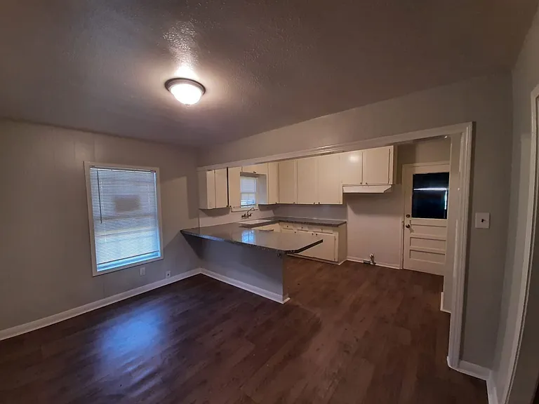 3910 Baldwin St — Photo 3
