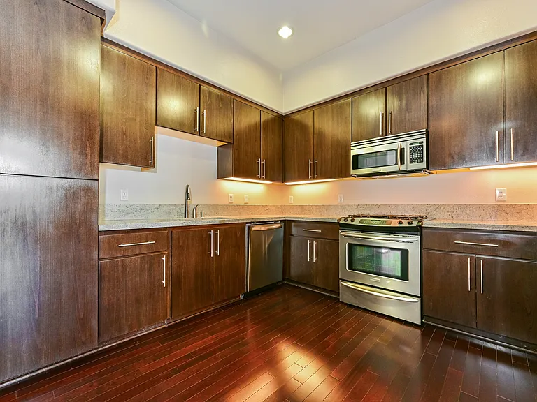 10878 Bloomfield St #407 — Photo 5