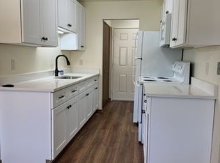 311 Lilac Ln APT 3, Elgin, IL 60123