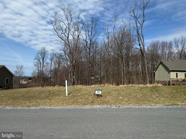 10541 White Oak Dr, Waynesboro, PA 17268