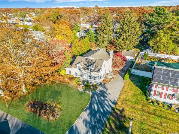 28 Dale Drive, Islip, NY 11769