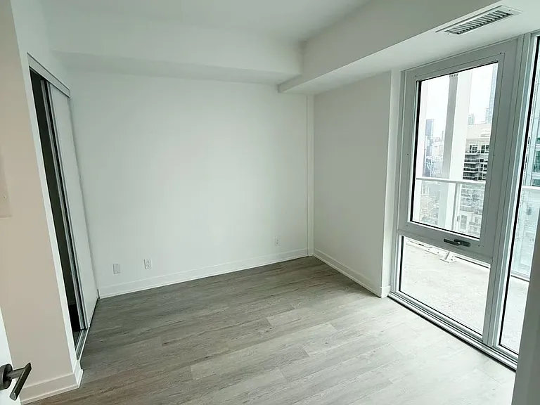88 Queen St E #2912 — Photo 6