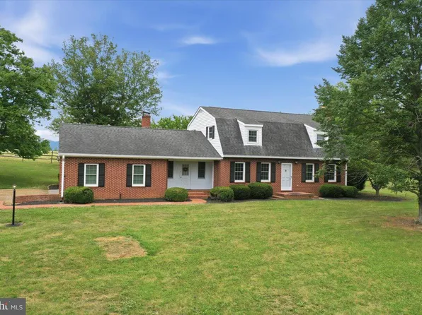 2447 Headquarters Rd, Edinburg, VA 22824