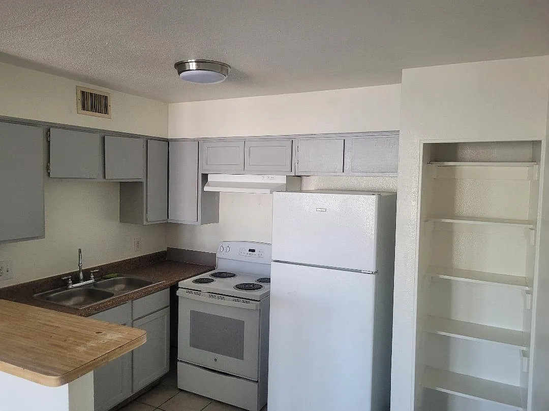 2 bed, 800 sqft, $1,099 — Photo 2