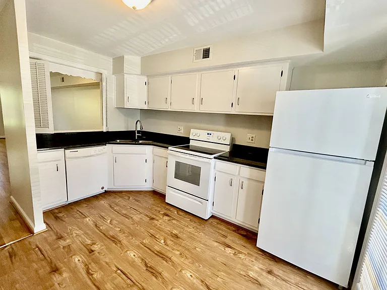2016 Sherwood Ave SW — Photo 12