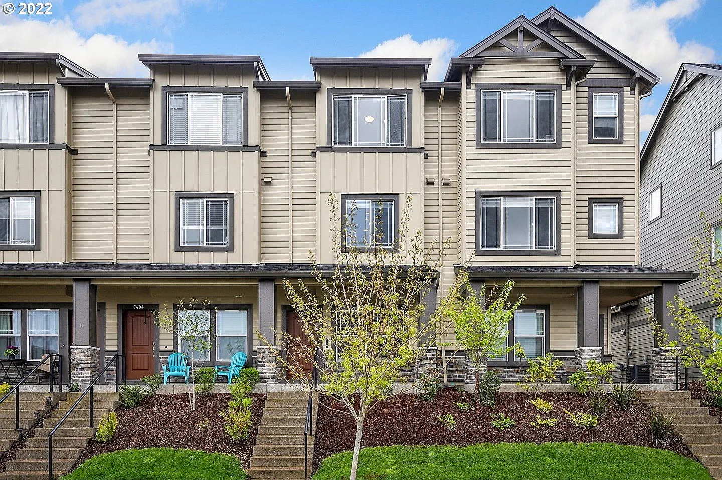 Modern North Bethany 2-Bedroom + Den Townhome with Garage, Private Balcony near Parks & Trails — Photo 1