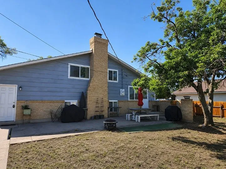 4119 N Chestnut St — Photo 2