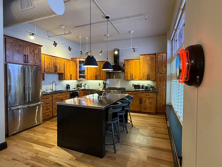 170 S Lincoln St #200 — Photo 24