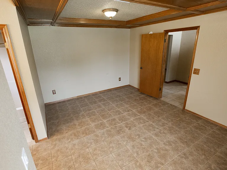 2208 NE 10th St — Photo 36
