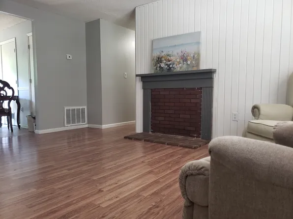 220 Mark Twain Cir, Athens, GA 30605