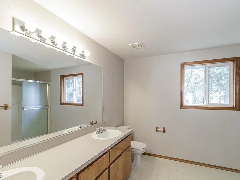 15709 NE 12th Way — Photo 23