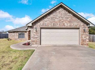 1215 Hershel Dr, Elgin, OK 73538
