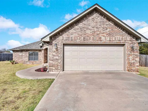 1215 Hershel Dr, Elgin, OK 73538