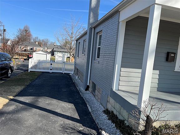 3rd image of 8637 Litzsinger Rd