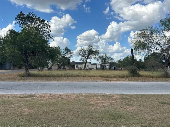 303 E David St, Hebbronville, TX 78361