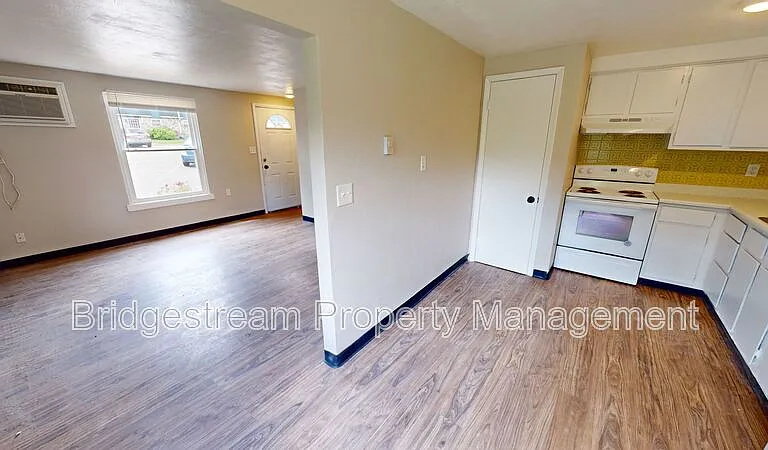 144 Forest St — Photo 2