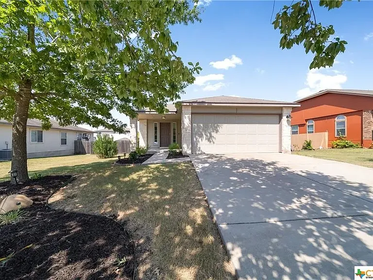 313 Wimberley St — Photo 1