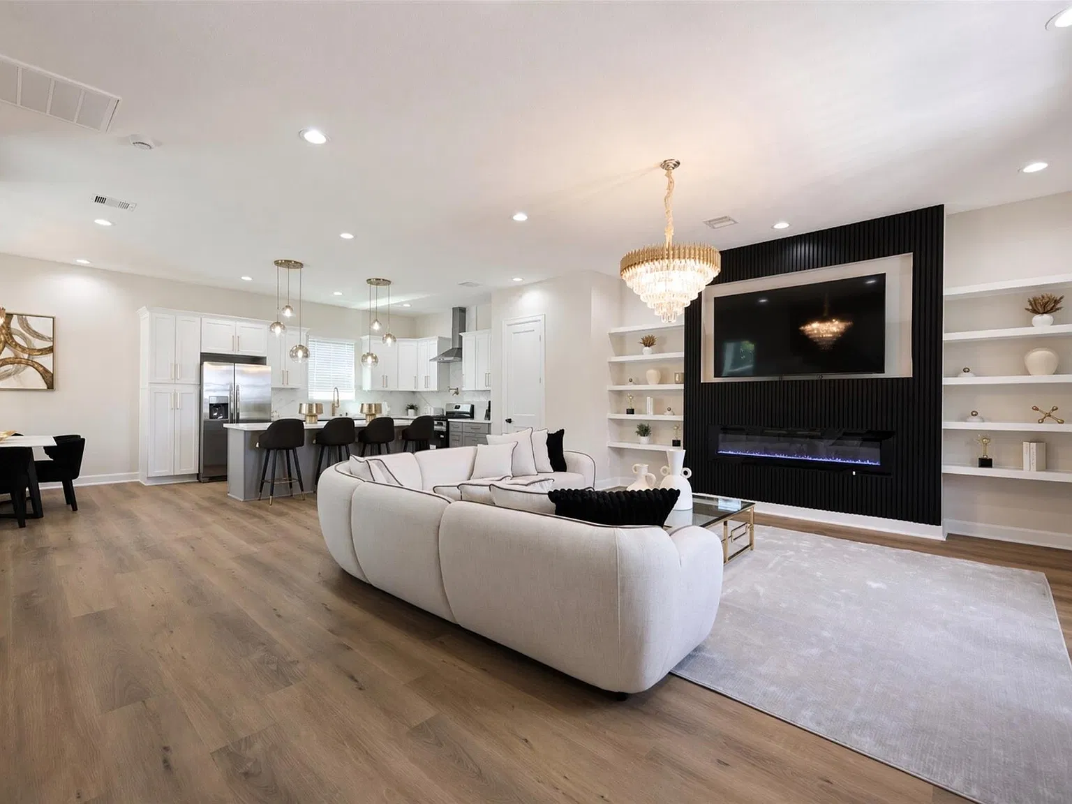 3 bed, 3.5 bath, 2264 sqft, $6,500 — Photo 2
