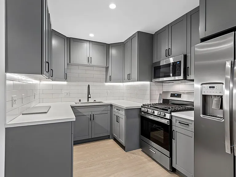 3415 London St — Photo 7
