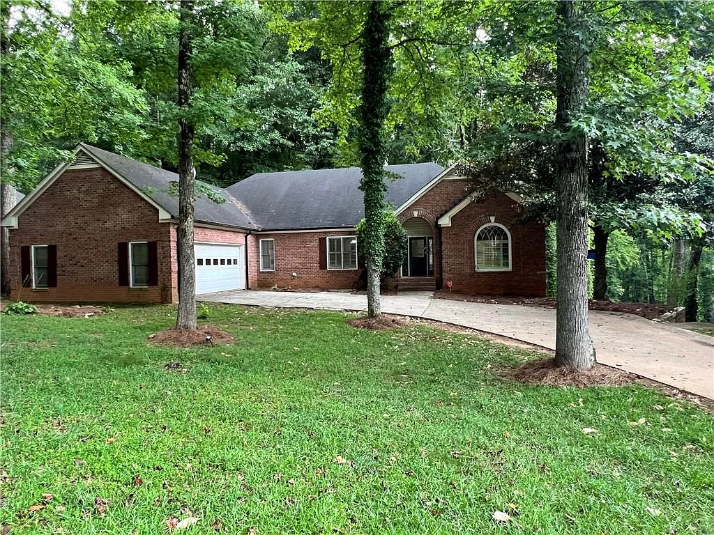 4 bed, 3.0 bath, 4542 sqft, $3,500 — Photo 1