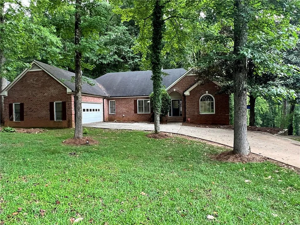 5035 Hamptons Club Dr