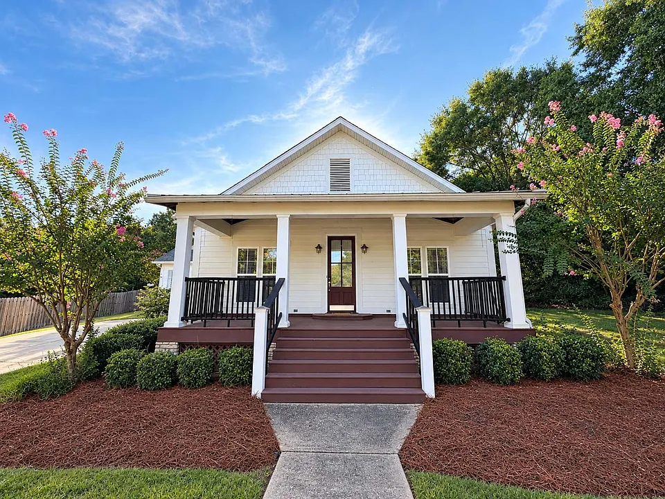 120 Prestwick Dr