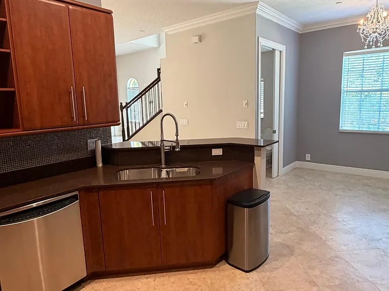 210 NE 69th Cir — Photo 10