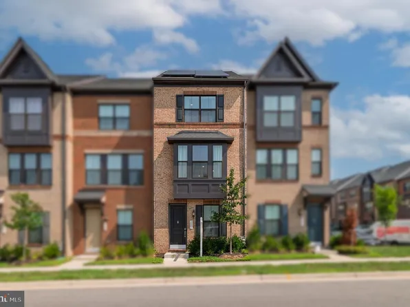 2802 Dart Dr, Alexandria, VA 22306