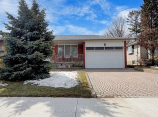 3466 Cedar Creek Dr, Mississauga, ON L4Y2Y1