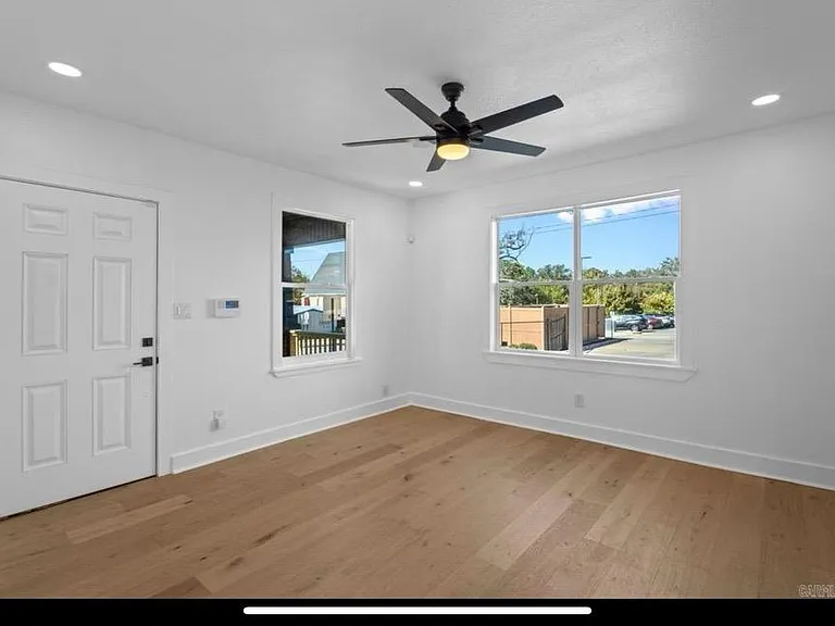 2501 S Maple St — Photo 18
