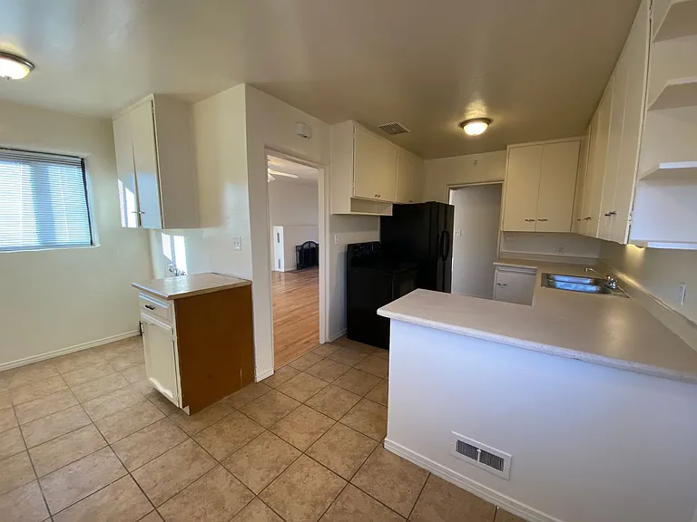 1200 Stanford Dr NE — Photo 14