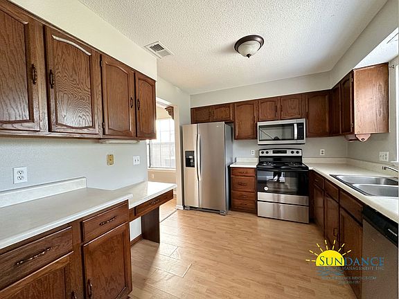 4th image of 218C Cloverdale Blvd
