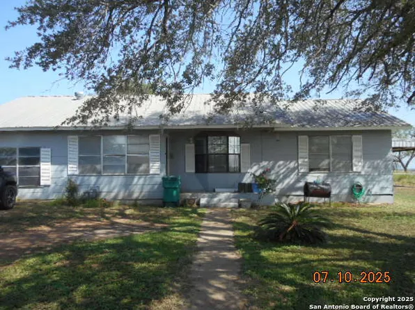 1315 Olive St, Jourdanton, TX 78026