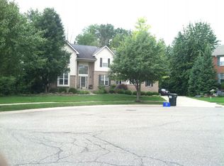 1308 Coach House Ln, South Lyon, MI 48178