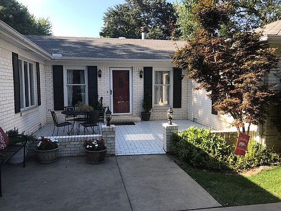 2nd image of 1610 E Woodbrook Dr