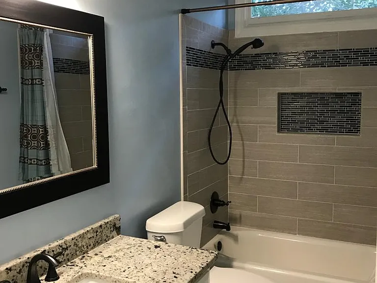 Guest Bath - Main Floor