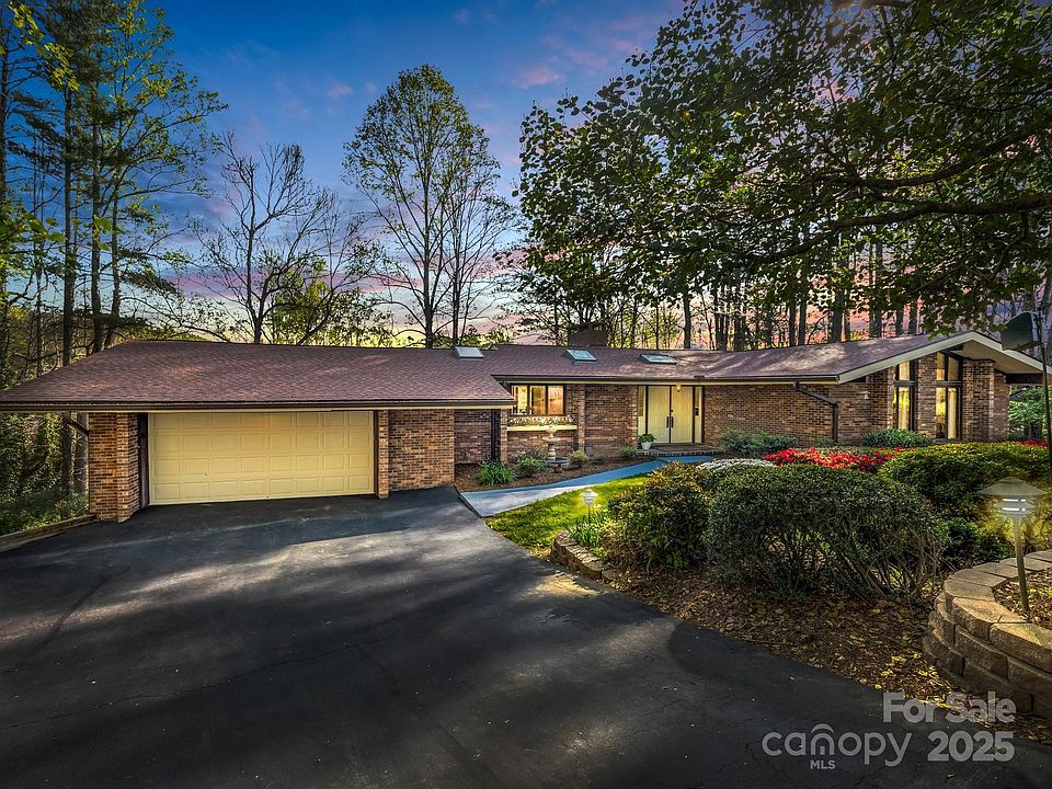 1st image of 8 Greenbriar Woods Cir