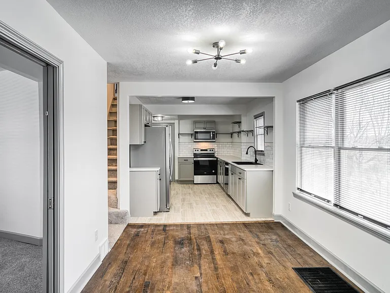 5647 Olive St — Photo 11