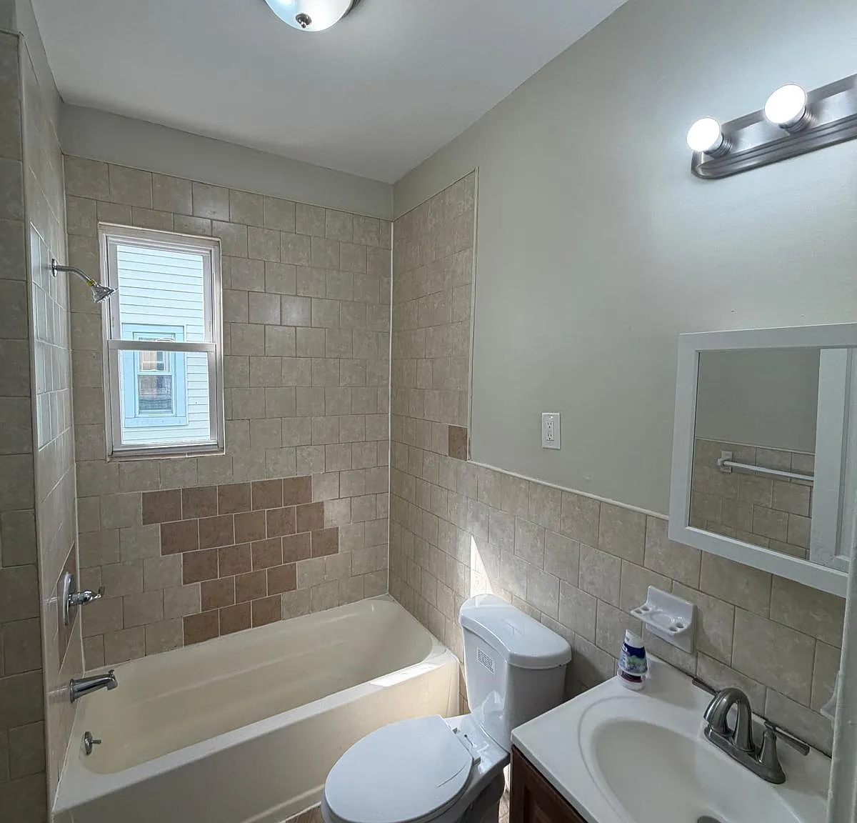 3 bed, $2,100 — Photo 3