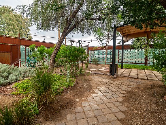 5th image of 607 E Blacklidge Dr