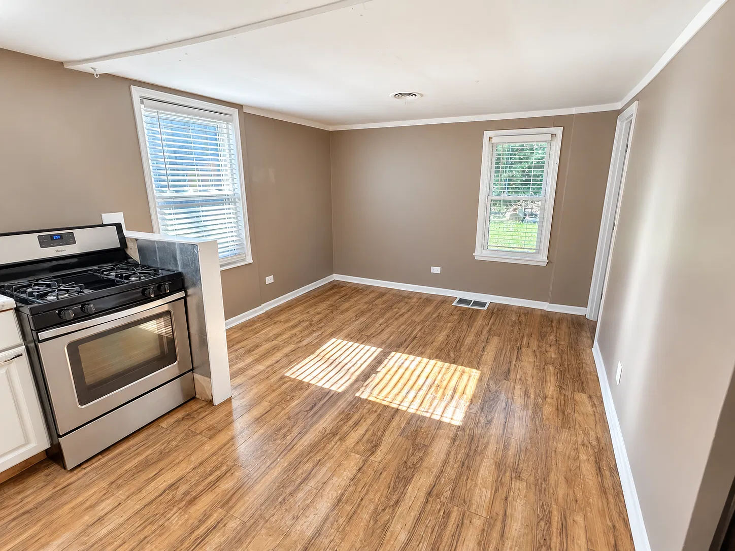 2 bed, 651 sqft, $1,595 — Photo 3