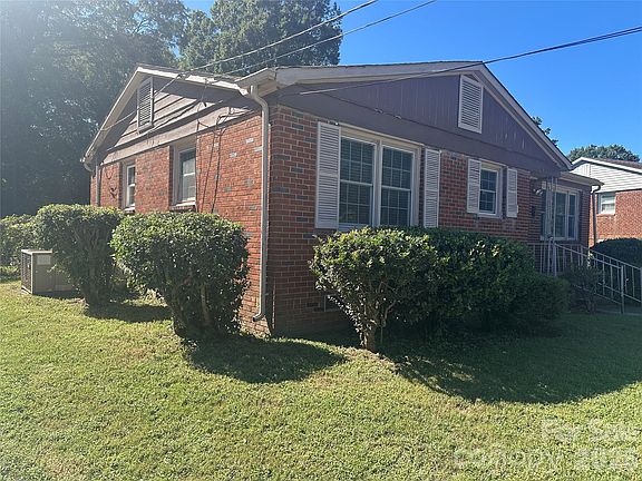 3rd image of 1435 Dean St