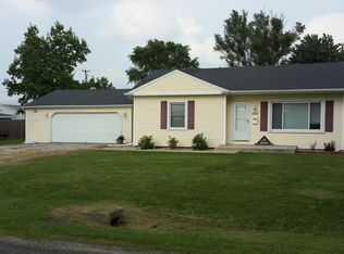 908 N 16th St, Mattoon, IL 61938