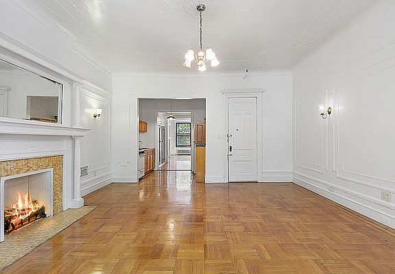 3rd image of 210 W 137th St #2